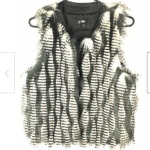 Womens Faux Fur Sleeveless Vest Size XS Petite